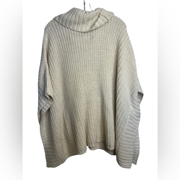 NWT Chelsea Theodore Cream Poncho Sweater S/M - Picture 5 of 5
